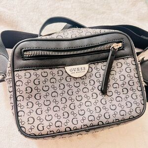 Guess hand bag/ like new/ no damage/ very hot look